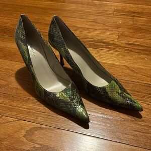 Anne Klein green snake skin leather heels 8.5